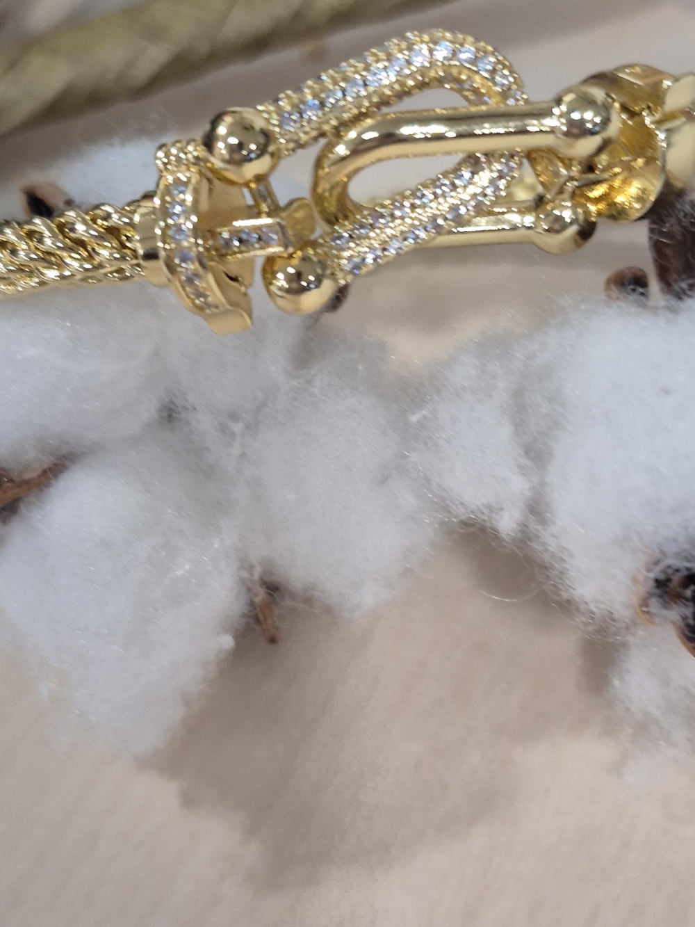 💛💛NEW💛💛 BEAUTIFUL!! CZ Pave Interlocking Buckle Bangle Bracelet In GOLD - Picture 13 of 15